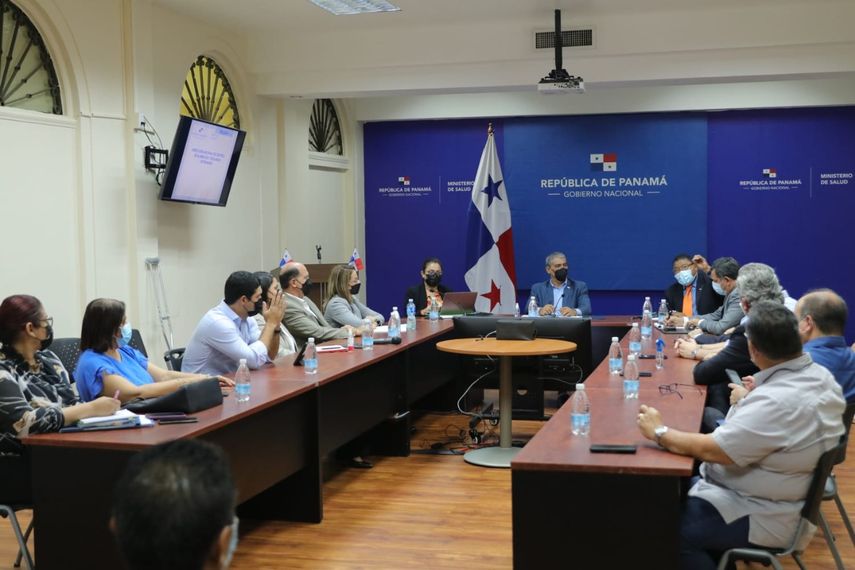 Reunión entre el ministro de Salud y representantes de bares y restaurantes.
