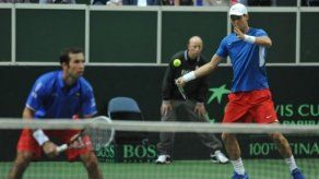 Checos toman ventaja en final de Copa Davis (2-1) tras ganar dobles
