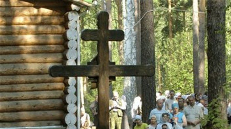Millares de rusos conmemoran asesinato del zar