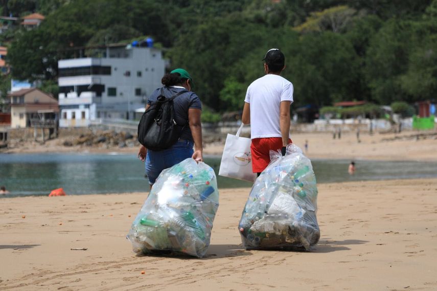 Realizan jornada de limpieza en Taboga.