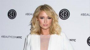 Paris Hilton está demasiado ocupada para casarse de inmediato con Chris Zylka