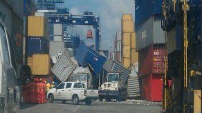 Se caen contenedores en el Puerto Balboa en Panamá Ports