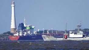 Buque de carga con bandera de Islas Marshall encalla en Uruguay