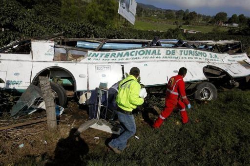 Ascienden a 27 los muertos en un accidente de autobús en Colombia