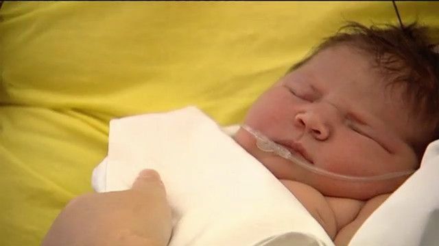 A la bebé más grande de España no le cabe la ropa, dice su padre