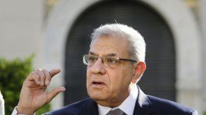 Renuncia el gobierno egipcio en medio de caso de corrupción