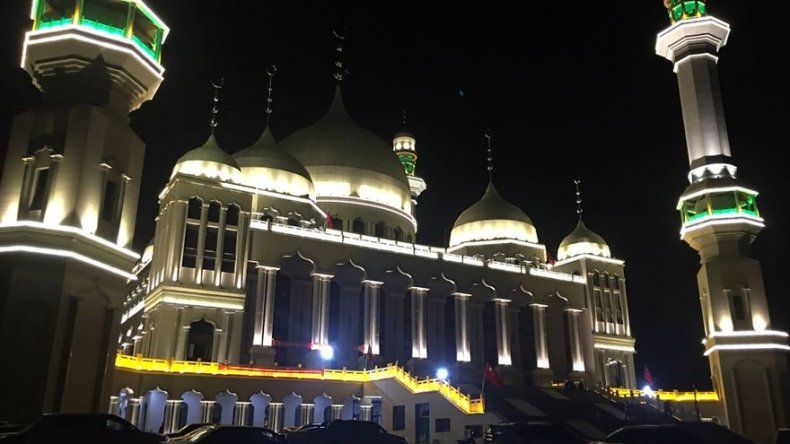 China insiste en demolición de mezquita pese a protestas