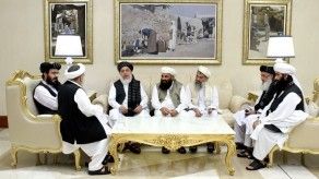 Bandos rivales afganos se comprometen a establecer “hoja de ruta para la paz”