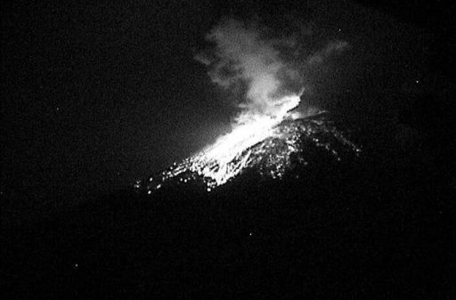 Volcán mexicano Popocatépetl emite exhalaciones de moderada intensidad
