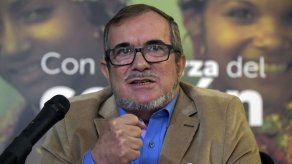 El líder del partido FARC anuncia el nacimiento de su hijo en tiempos de paz