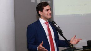 Vásquez presenta anteproyecto de ley contra la corrupción y para investigar a diputados