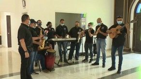 La Policía Nacional imparte clases virtuales de música a niños La Policía Nacional imparte clases virtuales de música a niños