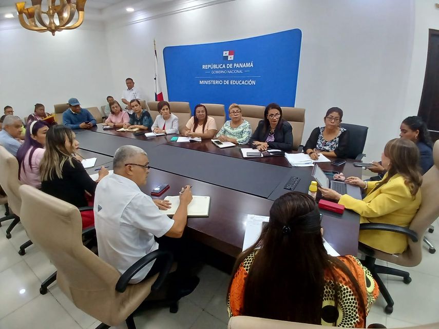 Reunión de administrativos del MEDUCA y diurectores regionales