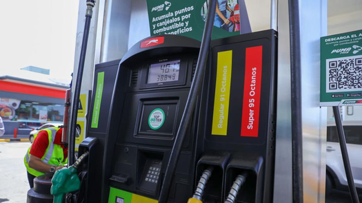 Mostrador digital de precios en una estación de combustible