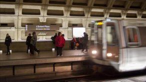 Evacúan el metro de Washington por una nube de humo