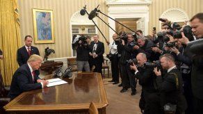 Trump firmará este lunes una nueva versión de su decreto migratorio
