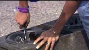 Transportistas enojados destruyen bocinas durante decomiso Transportistas enojados destruyen bocinas durante decomiso