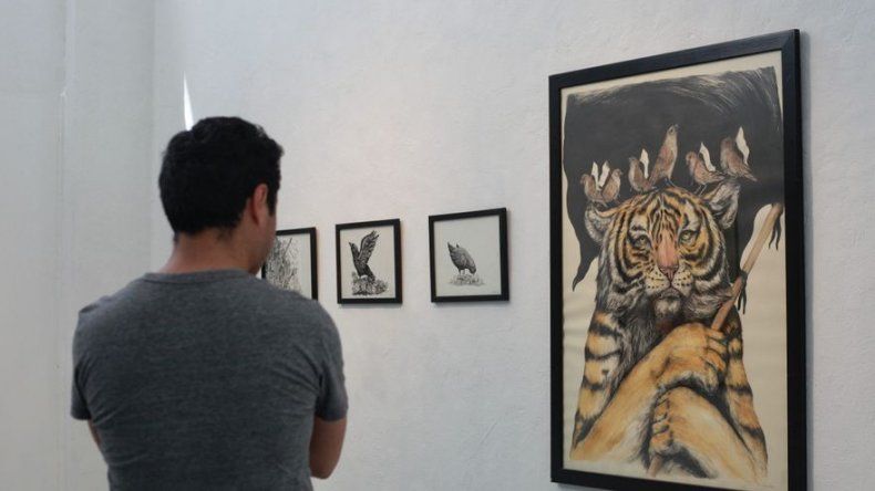 Venden obras para recaudar fondos para hijos de 43 desaparecidos en México