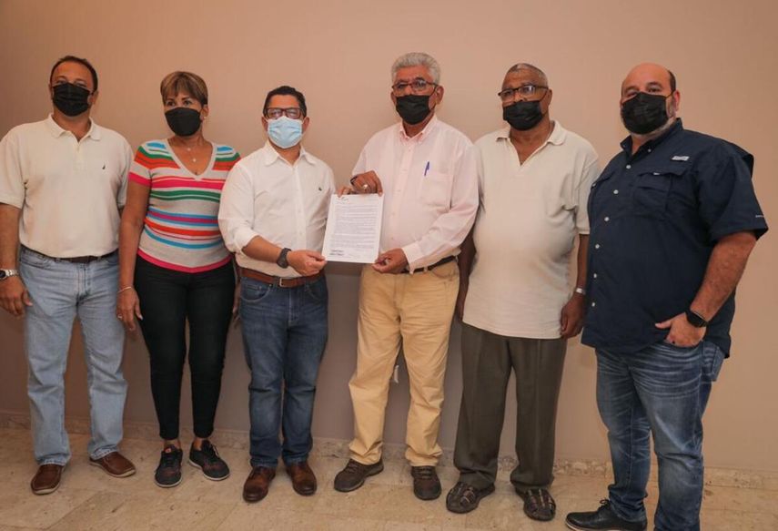 La firma del compromiso entre CUCO y el Gobierno se dio este domingo tras 20 días de paro en la provincia de Colón.