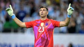 Argentina pasa a semifinales de Copa América, gracias a Dibu Martínez