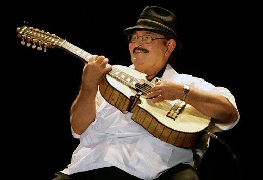 Con premios especiales inicia Latin Grammy 2012