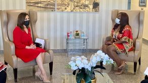 La senadora mexicana, Gina Andrea Cruz, y la diputada y vicepresidente de la Asamblea Nacional de Panamá, Kayra Harding.