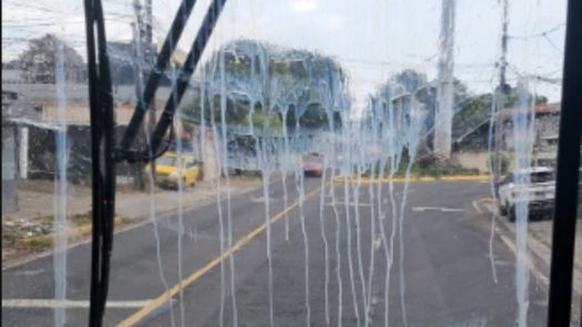 MiBus alerta por lanzamiento de huevos a metrobuses MiBus alerta por lanzamiento de huevos a metrobuses