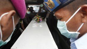 Buzos retoman búsqueda víctimas y fuselaje de avión AirAsia