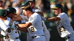 Semien batea sencillo en la 11ma; Atléticos ganan