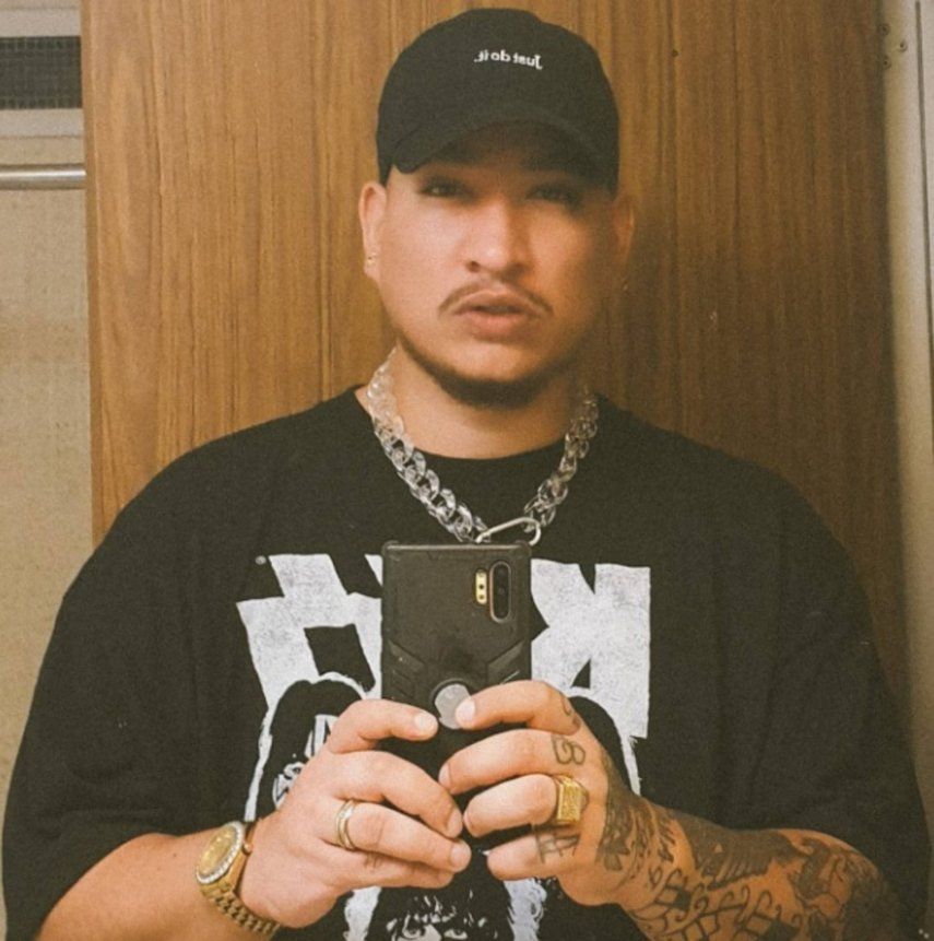 Kenny Man reacciona ante las ofensas de Darell hacia Sech