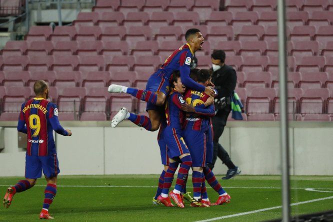 Barcelona listo para el clásico español