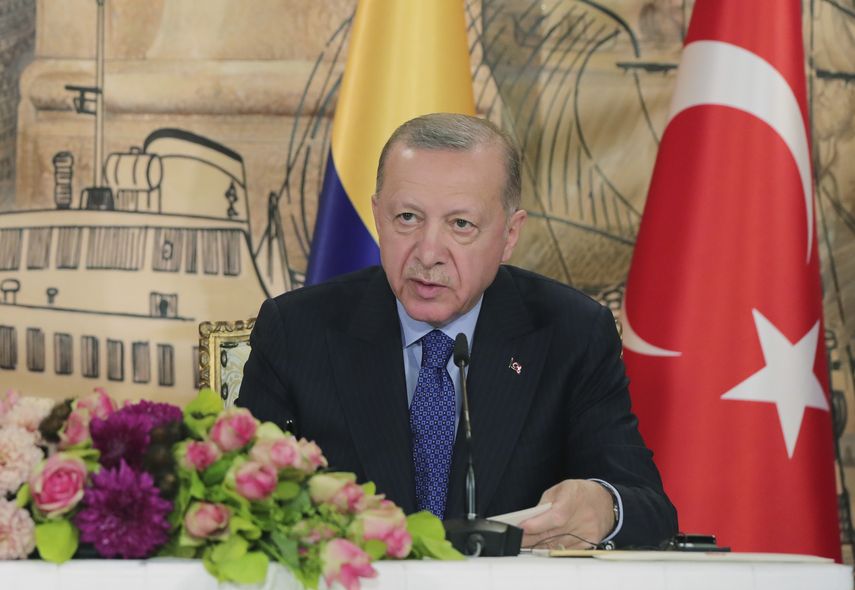 Recep Tayyip Erdogan habló con el presidente finlandés Sauli Niinisto y con la primera ministra sueca Magdalena Andersson en llamadas separadas para abordar las preocupaciones de Ankara sobre quienes considera terroristas en sus países.