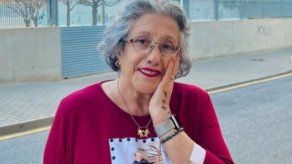 Adulta mayor es tendencia por sus videos en TikTok con canciones de Sech y Karol G