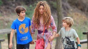 Shakira y sus hijos Sasha y Milán.