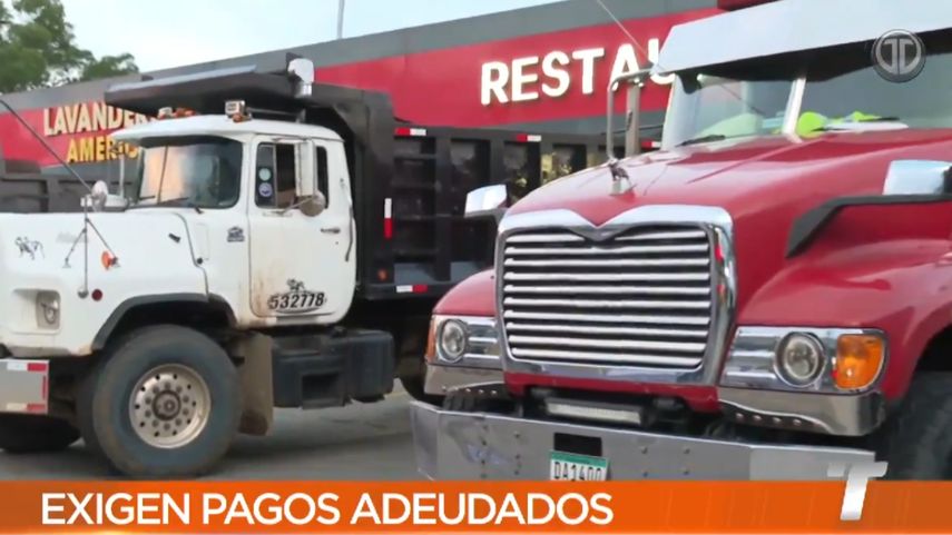 Conductores de camiones volquete exigen al gobierno cumplir con pagos pendientes