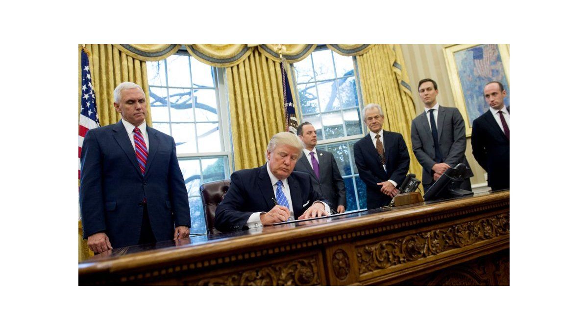 Tesoro de EE. UU. autoriza a empresas comprar y vender oro de Venezuela Tesoro de EE. UU. autoriza a empresas comprar y vender oro de Venezuela