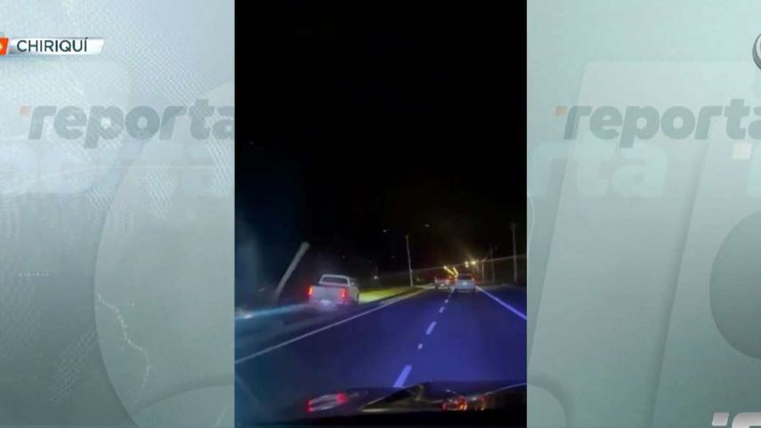 Accidente de tránsito entre un pick up y una camioneta.