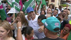 Porfirio Ellis sale de El Renacer