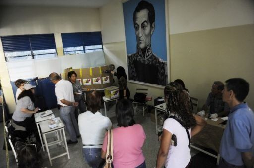 Comienzan a cerrar mesas de votación en Venezuela por regionales (CNE)