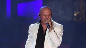 Pitbull incita a los jóvenes a rebelarse contra el eso no va a pasar