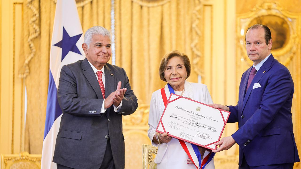 Mayín Correa es condecorada con la Orden Nacional Mayín Correa es condecorada con la Orden Nacional
