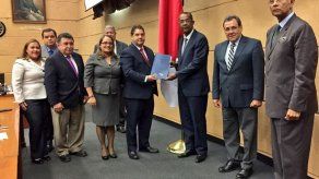 Presentan proyecto que propone reestructurar y modernizar la Aduanas