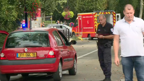 Un hombre mata con un cuchillo a su madre y su hermana cerca de París