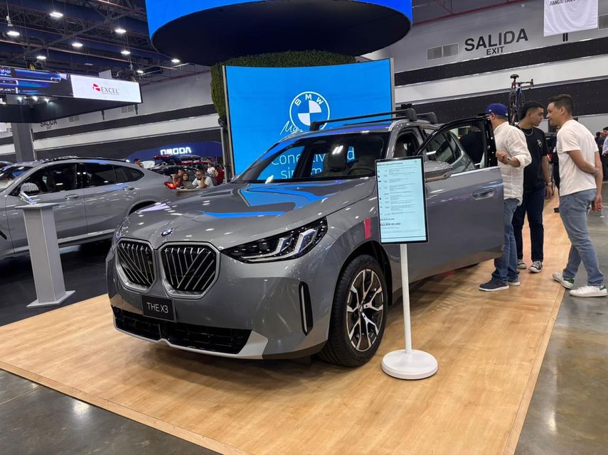 BMW Connected Drive no solo representa una evolución tecnológica, sino un cambio en la forma de entender la movilidad. BMW Connected Drive no solo representa una evolución tecnológica, sino un cambio en la forma de entender la movilidad.