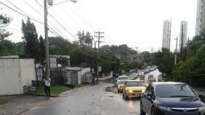 Tubería rota en Vía Cincuentenario