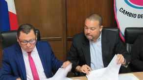 A la derecha, Raúl Andrade, fiscal del CD.