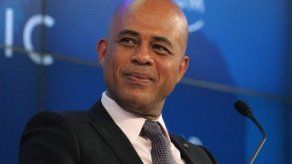 Atacan caravana de presidente haitiano