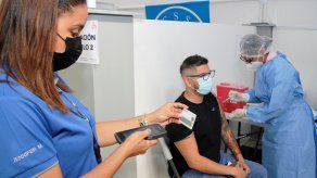 La estrategia de vacunación contra covid-19 en Panamá se desarrolla con las fórmulas de las farmacéuticas Pfizer y AstraZeneca.