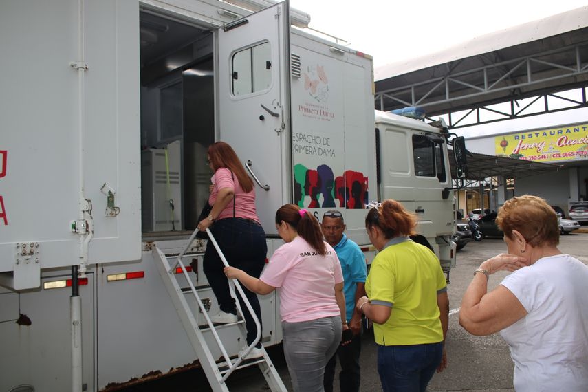 Mamografías y electrocardiogramas gratuitos (gracias al Despacho de la Primera Dama y su unidad de Amor Sobre Ruedas). Mamografías y electrocardiogramas gratuitos (gracias al Despacho de la Primera Dama y su unidad de Amor Sobre Ruedas).