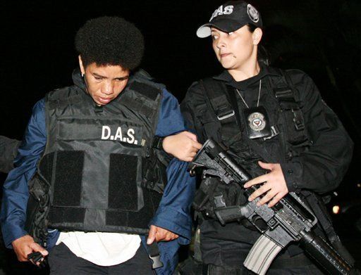 Jefa rebelde niega haber asesinado a padre de Uribe